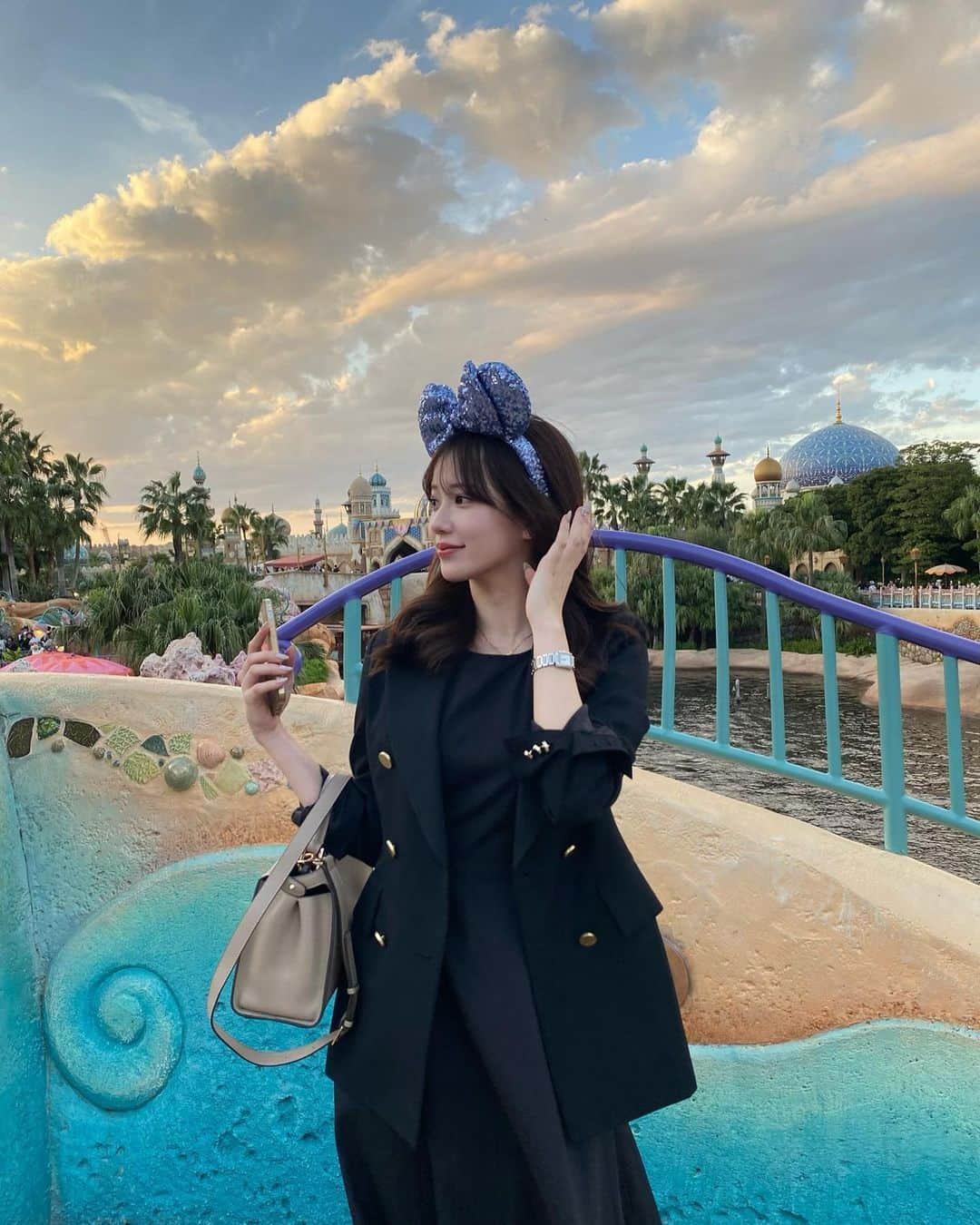 藤中里緒のインスタグラム：「🏰🤍🧜  #disneysea #ディズニーシー #ジャケットコーデ #綺麗目コーデ」