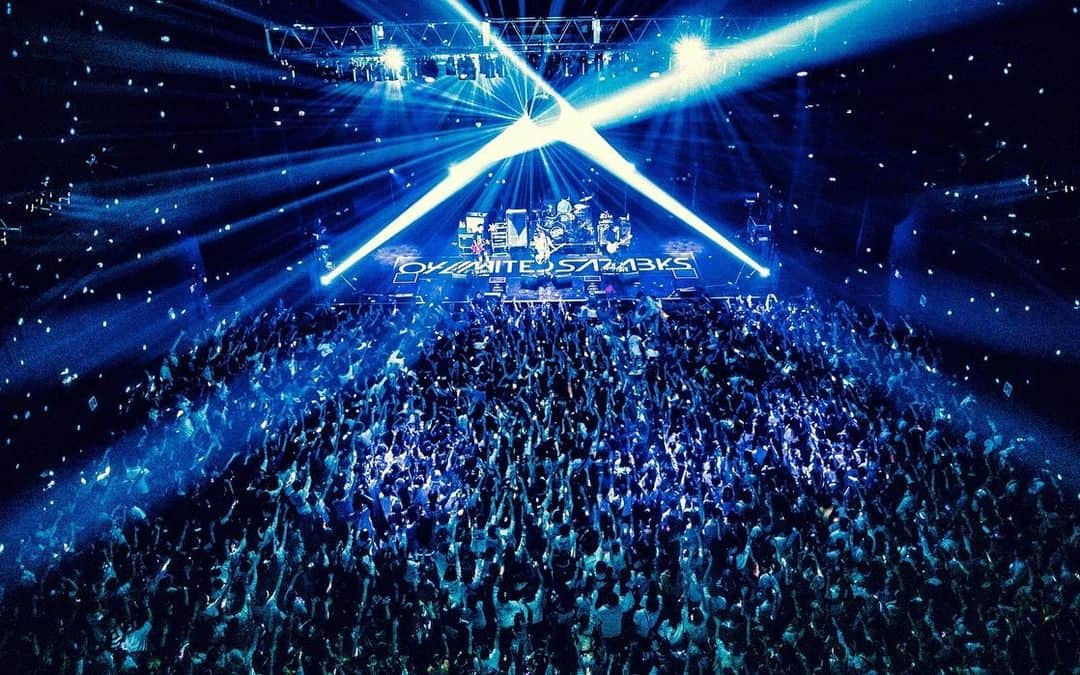 GENさんのインスタグラム写真 - (GENInstagram)「10/13(金) Zepp Osaka Bayside BLUE ENCOUNT 2MAN TOUR 2023 『ASSEMBLE A NEW AGE』 ブルエンのツアー、2本とも良い歌が歌えた気がします。気心の知れたバンドとのツアーはシンプルに楽しいけど、気合いも入るし熱くなる。ブルエンありがとう。今日はしっかり打ち上がろうね🍺 photo by @yamada_mphoto」10月13日 22時02分 - 04genls