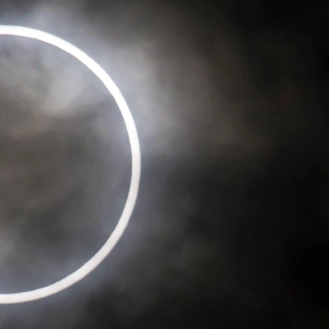 Discoveryさんのインスタグラム写真 - (DiscoveryInstagram)「Are you ready for the "ring of fire"?  During tomorrow's annular solar eclipse, the moon will appear directly in front of the sun for those in a narrow path stretching from Oregon to Brazil. But the moon will be too far away to completely cover the sun, so a "ring of fire" will still be visible. ⭕ Those outside the #eclipse path may still get to enjoy a partial eclipse!  Take a look at this #annulareclipse captured in Tokyo in 2012. Do you plan to view tomorrow's eclipse? This is your last chance to see an annular eclipse in the continental US until 2039! 🍿」10月13日 22時02分 - discovery