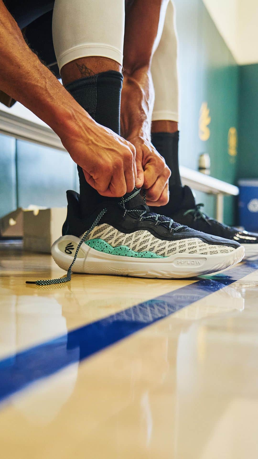 のインスタグラム：「WHEN YOU DO YOUR THING, YOU CAN DO ANYTHING. the Curry 11 “Future Curry” is available now.」