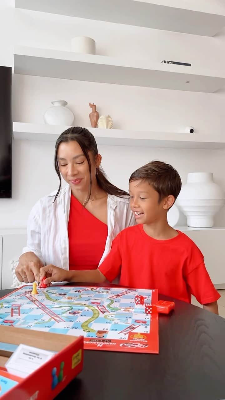 Jennifer Bachdimのインスタグラム：「The Magic of Clean Hands ✨🧼 Join us on October 14-15 at Cilandak Town Square for the Lifebuoy Global Handwashing Day event! Let’s make learning fun and discover the importance of handwashing through an exciting board game. 🌈🎲 @lifebuoyid   #LifebuoyCuciTangan #CuntukCuciTangan #LifebuoyGHD2023」