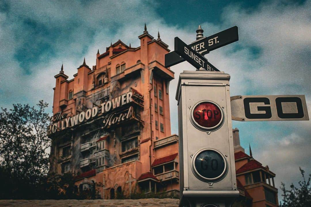 Walt Disney Worldのインスタグラム：「Dropping into this #Fridaythe13th like... ⚡😱⚡ Tag the friend you're checking into the Hollywood Tower Hotel with! (📸: @thegirlwiththeribbon)」