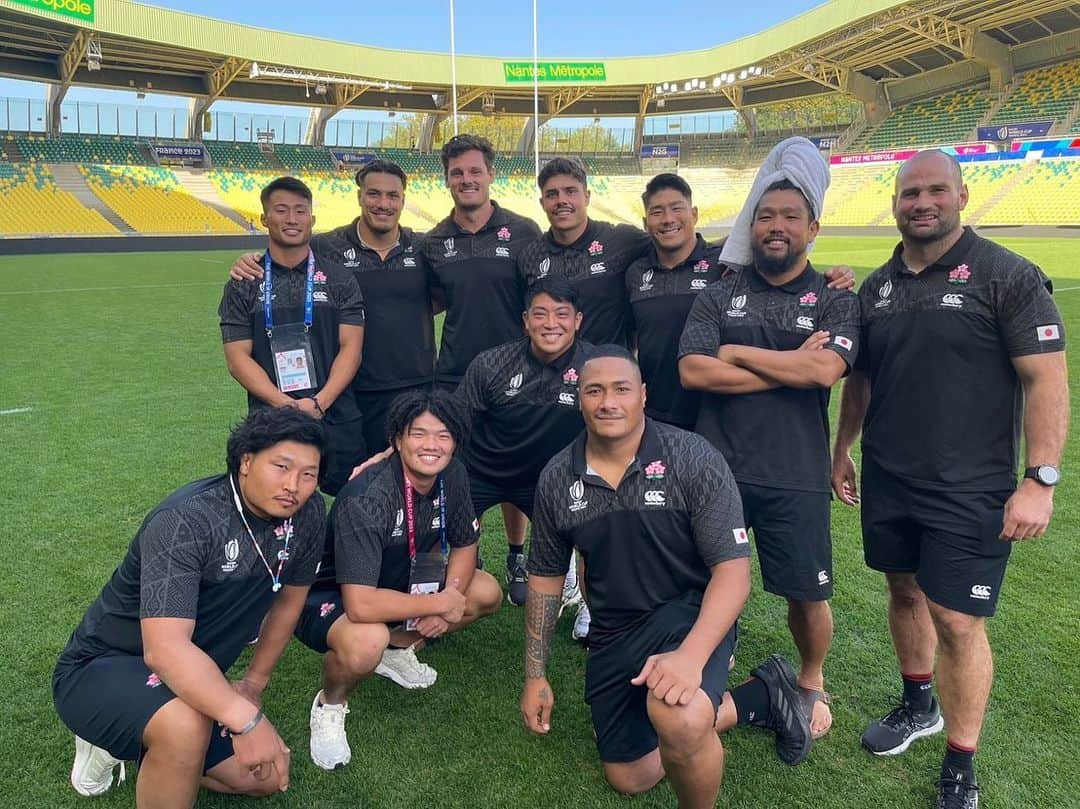 坂手淳史さんのインスタグラム写真 - (坂手淳史Instagram)「2023年ラグビーW杯フランス大会 沢山の応援、サポートをありがとうございました。  最高のチームで最高のW杯に参加することが出来て幸せでした。 ただ望んだ結果ではなく、W杯が終わって数日経った今でも悔しい気持ちが込み上げてきます。  この経験を必ず糧にして、強くなって戻ってきます。  これからも応援して頂けたら嬉しいです。 少し休んで、リーグワンのシーズンへ向かいます！！  #braveblossoms  #rwc2023」10月13日 22時07分 - sakateatsushi2