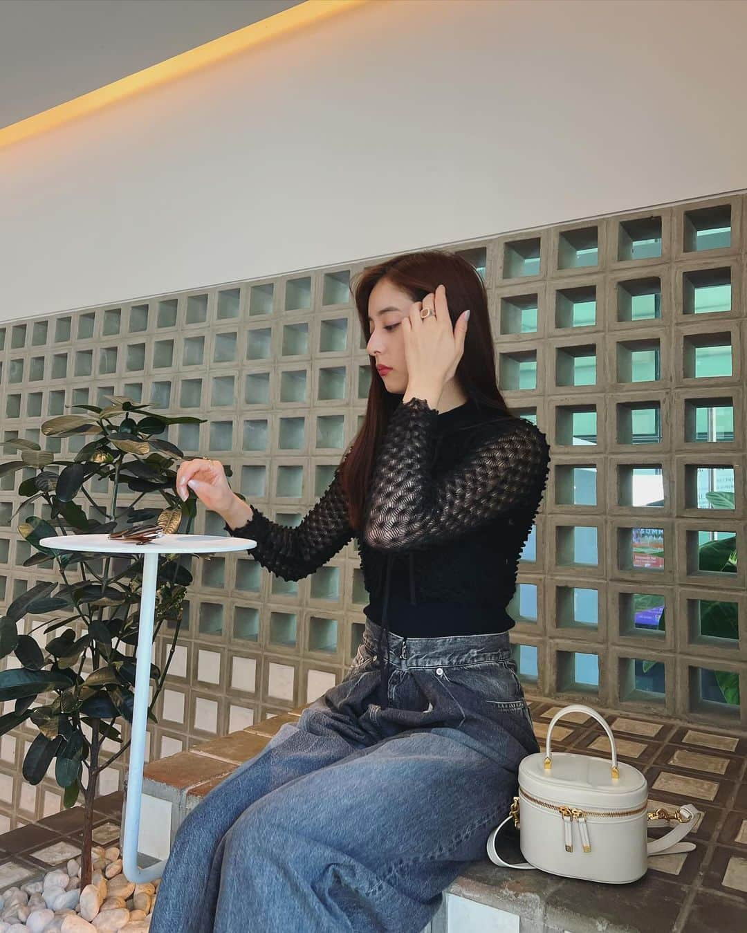 新木優子さんのインスタグラム写真 - (新木優子Instagram)「#私服 in Thailand ♡  tops : @lily_brown_official  denim : @johnlawrencesullivan_official  shoes : @31philliplim  bag : @dior   #PR #ootd #fashion #denim」10月13日 22時12分 - yuuuuukko_