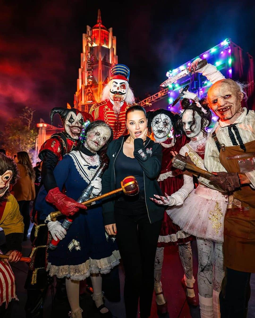 アドリアナ・リマさんのインスタグラム写真 - (アドリアナ・リマInstagram)「🧟‍♀️Thank you @unistudios for hosting my family in our first time ever on @horrornights #UniversalHNN🧟‍♀️」10月13日 22時14分 - adrianalima