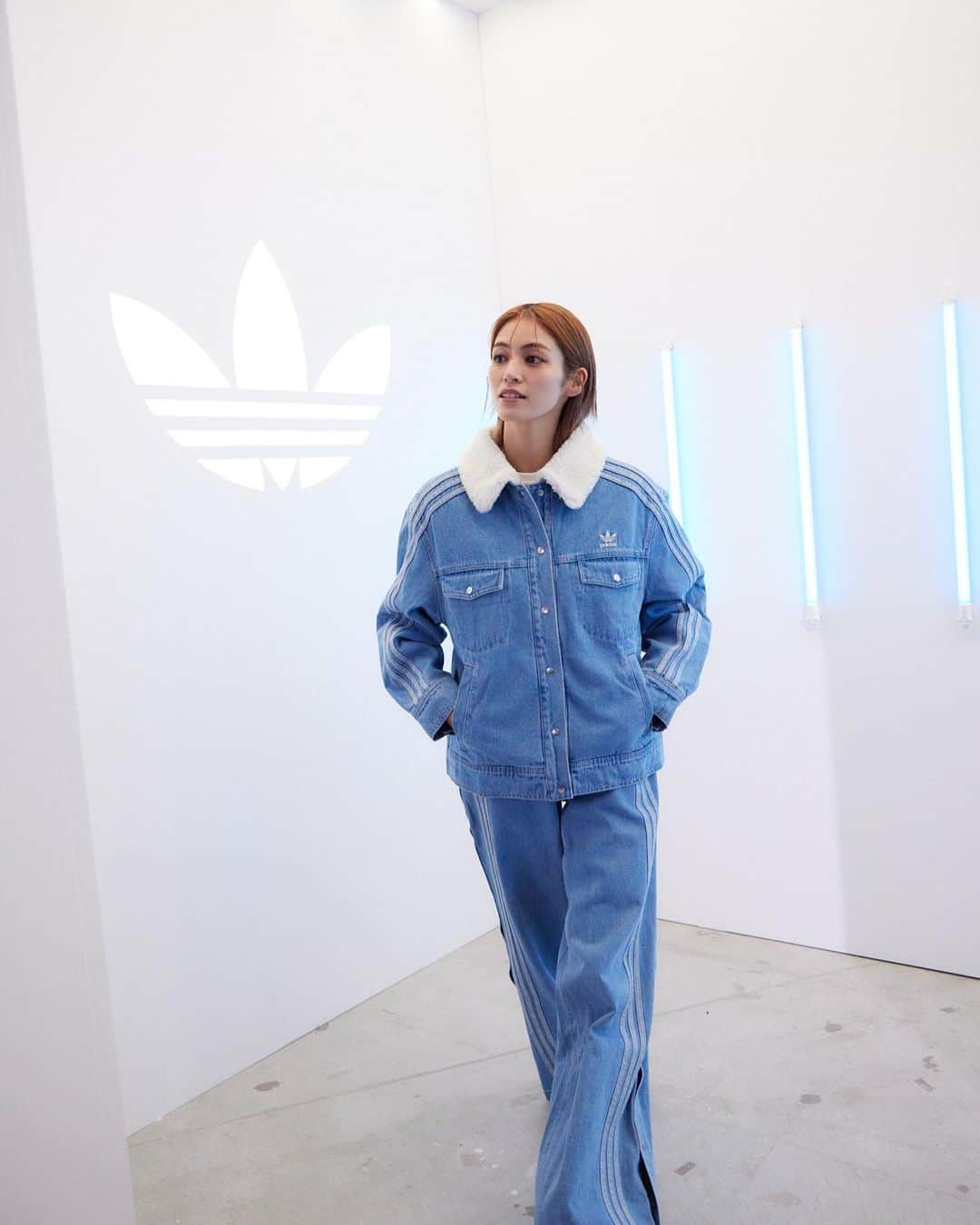 楓さんのインスタグラム写真 - (楓Instagram)「"adidas con by atmos"  10月14日(土) 15日(日)に Jing Harajukuにて二日間限定で 開催されます！  ファッションと音楽 色んなエンターテイメントが詰まっていて お祭りのような楽しいイベントでした👟🩵  ２日間なんてもったいないくらい 皆さんも是非遊びに行ってね😉✨  時間が足りなかったなあ。  @adidastokyo  #PR #adidasconbyatmos #adidasOriginals #atmos #1000Originals」10月13日 22時24分 - kaede_