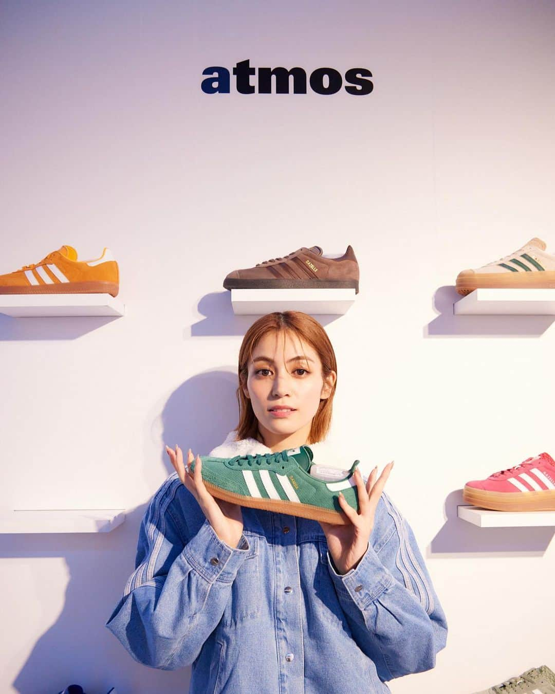 楓のインスタグラム：「"adidas con by atmos"  10月14日(土) 15日(日)に Jing Harajukuにて二日間限定で 開催されます！  ファッションと音楽 色んなエンターテイメントが詰まっていて お祭りのような楽しいイベントでした👟🩵  ２日間なんてもったいないくらい 皆さんも是非遊びに行ってね😉✨  時間が足りなかったなあ。  @adidastokyo  #PR #adidasconbyatmos #adidasOriginals #atmos #1000Originals」