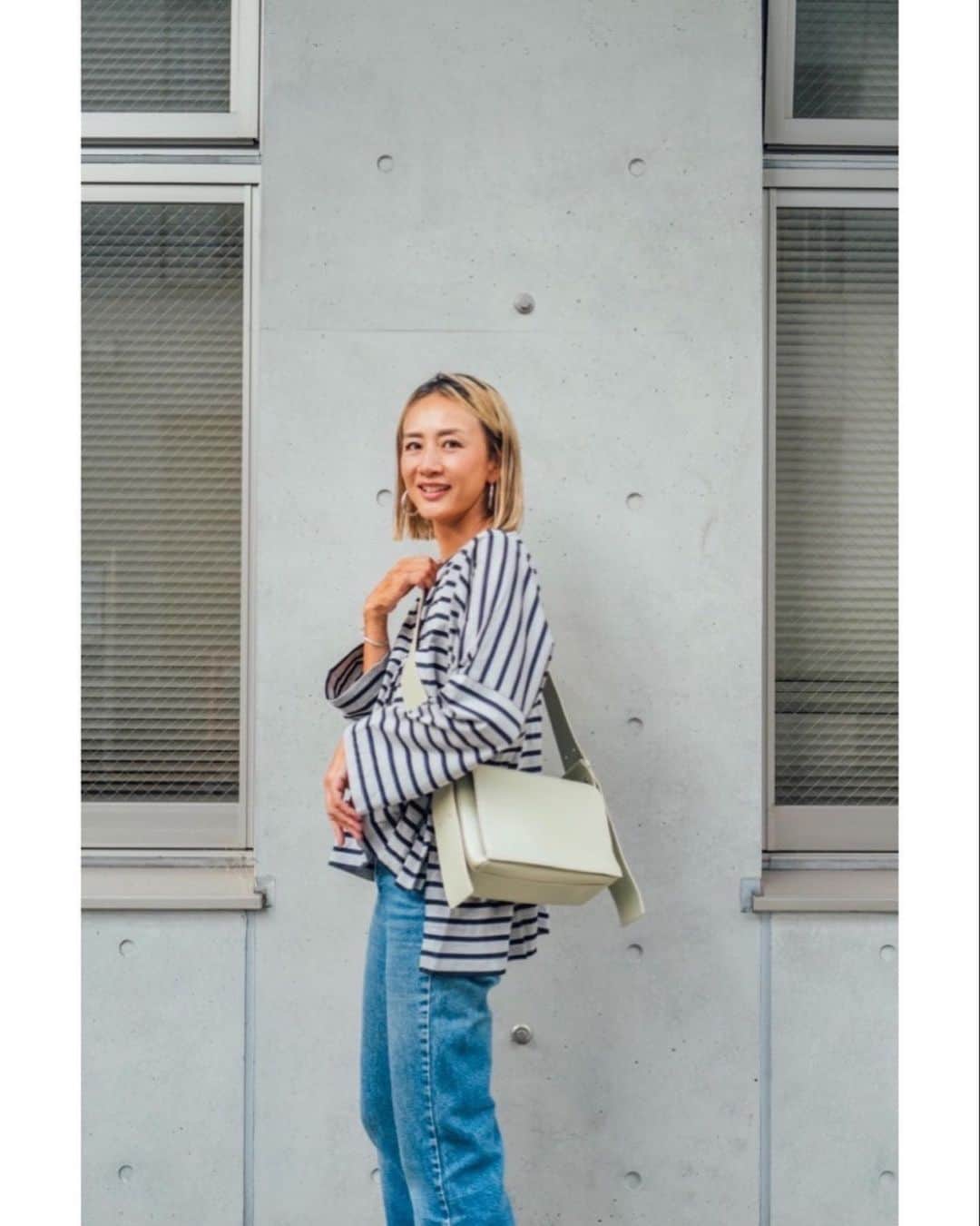 土井地恵理子さんのインスタグラム写真 - (土井地恵理子Instagram)「・ 太ベルトな気分  カメラバッグとして 使ってくれる人も多くて嬉しい📷💛 @h.v.f.n   #hvfn #bag #ショルダーバッグ #カメラバッグ」10月14日 7時30分 - ericodoiji