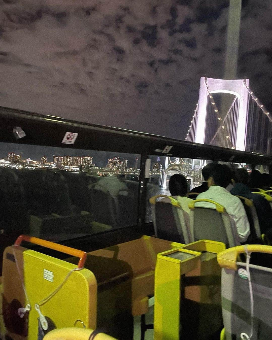 西井万理那さんのインスタグラム写真 - (西井万理那Instagram)「はとバスで夜の東京観光🗼笑 旗もってるひとについてくのなんかシュールでうけた、」10月13日 22時19分 - namahamu0822