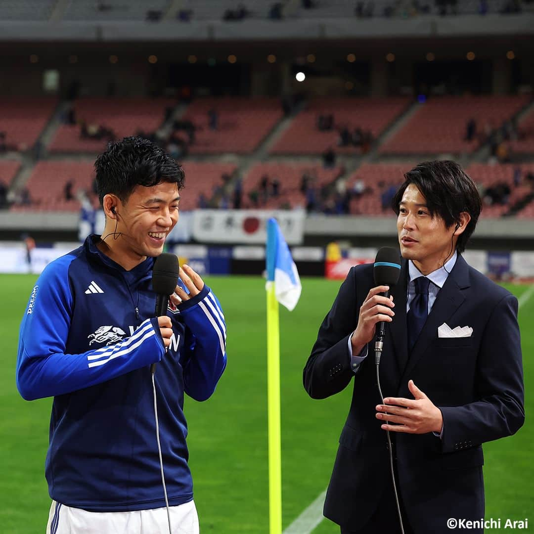 Goal Japanさんのインスタグラム写真 - (Goal JapanInstagram)「🇯🇵 遠藤＆伊東も思わず笑みがこぼれる 🎤 日本代表×カナダ代表の試合後、#内田篤人 さんが #遠藤航 と #伊東純也 へインタビュー。「（試合後に）森保さんに怒られたんですか？」の質問には困惑気味？(Photo: Kenichi Arai)  #soccer #football #mizuhobluedreammatch #mizuhobluedreammatch2023 #japan #samuraiblue #daihyo #wataruendo #junyaito #atsutouchita #サッカー #フットボール #サッカー日本代表 #⚽」10月13日 22時31分 - goaljapan