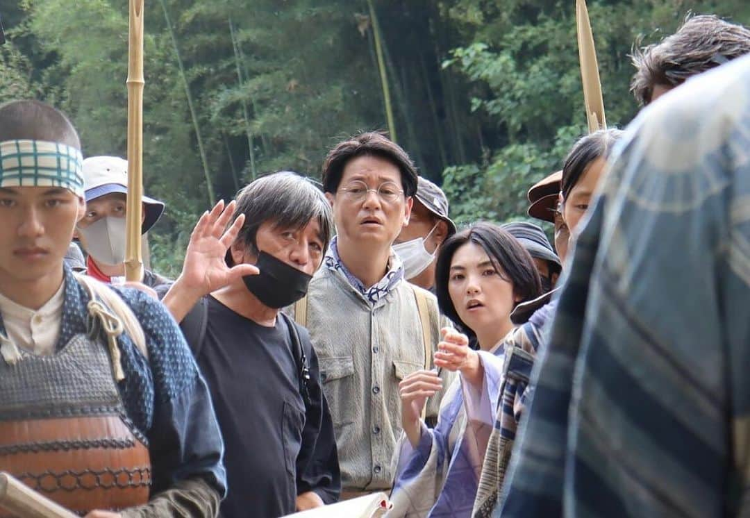 田中麗奈のインスタグラム：「韓国で開催された 第28回釜山国際映画祭で 『福田村事件』がニューカレンツ部門の最優秀作品賞を受賞しました！  最初にこの朗報を聞いた時、うれしさと同時に驚きもありました。  それは韓国の方にこの作品がどのように受け止めていただけるのか、少し不安もあったからです。  ですが、映画という芸術の世界できっと伝わるはずだという希望を抱き、淡い期待も持っていたのも本音です。  　この作品は、大正時代、朝鮮の方々が日本に移り住み踏ん張って暮らしている中、関東大震災という未曾有の事態での混乱の後に起きた出来事。 この事実を、韓国の方と共有出来たこと。 どんな意見だとしても、私はそれがとても価値のある事だと思います。  　一人の俳優として、この映画に 参加できたことを誇りに思います。  これからも私たちは、映画というフィールドを通して何かを起こせる。  そう実感できた、大きな受賞だと思います。  映画はまだ上映されていますし、 これから上映されるところもあるので、 まだご覧になってない皆さん 是非劇場で 福田村事件を目撃して下さい！  #釜山映画祭 #부산영화제  #SEPTEMBER1923　  #福田村事件　  #2023BIFF #森達也 監督 #井浦新 さん」