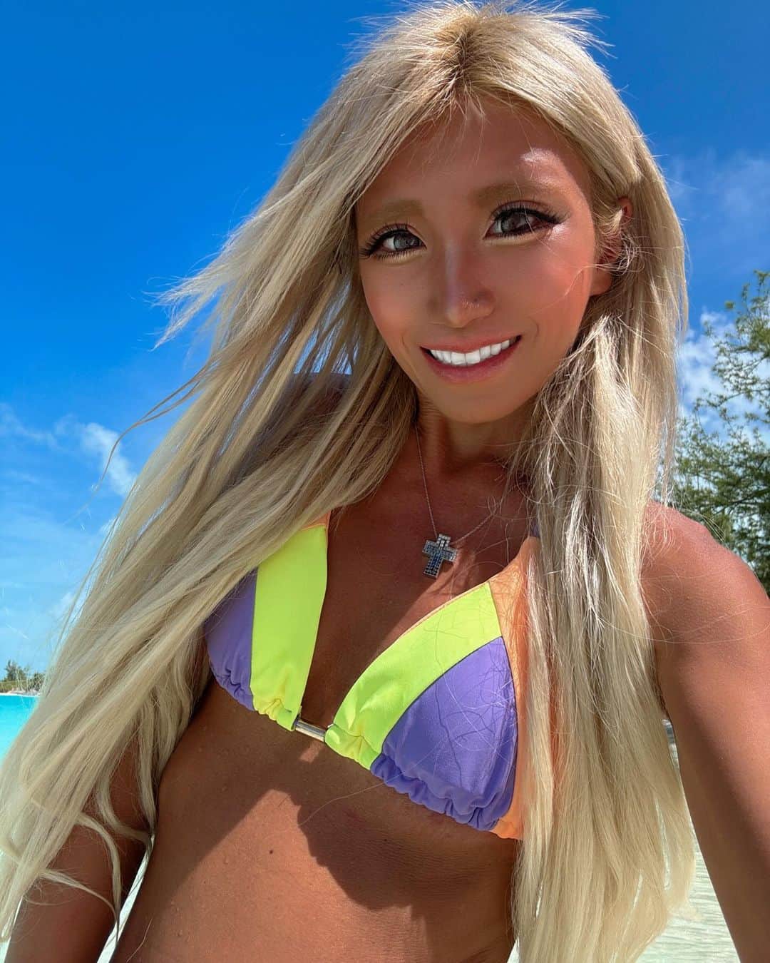 やよさーんさんのインスタグラム写真 - (やよさーんInstagram)「. exumaでは誕生日の日だけものすごい快晴だった😍これは海と太陽からのプレゼントに違いない🫶🏾ありがとう☀️🌊大好き🩵🧡🩵🧡 . . #sun #smail #bikini #blonde #gal #beachlover #bahamas🌴」10月14日 7時59分 - yayosaan