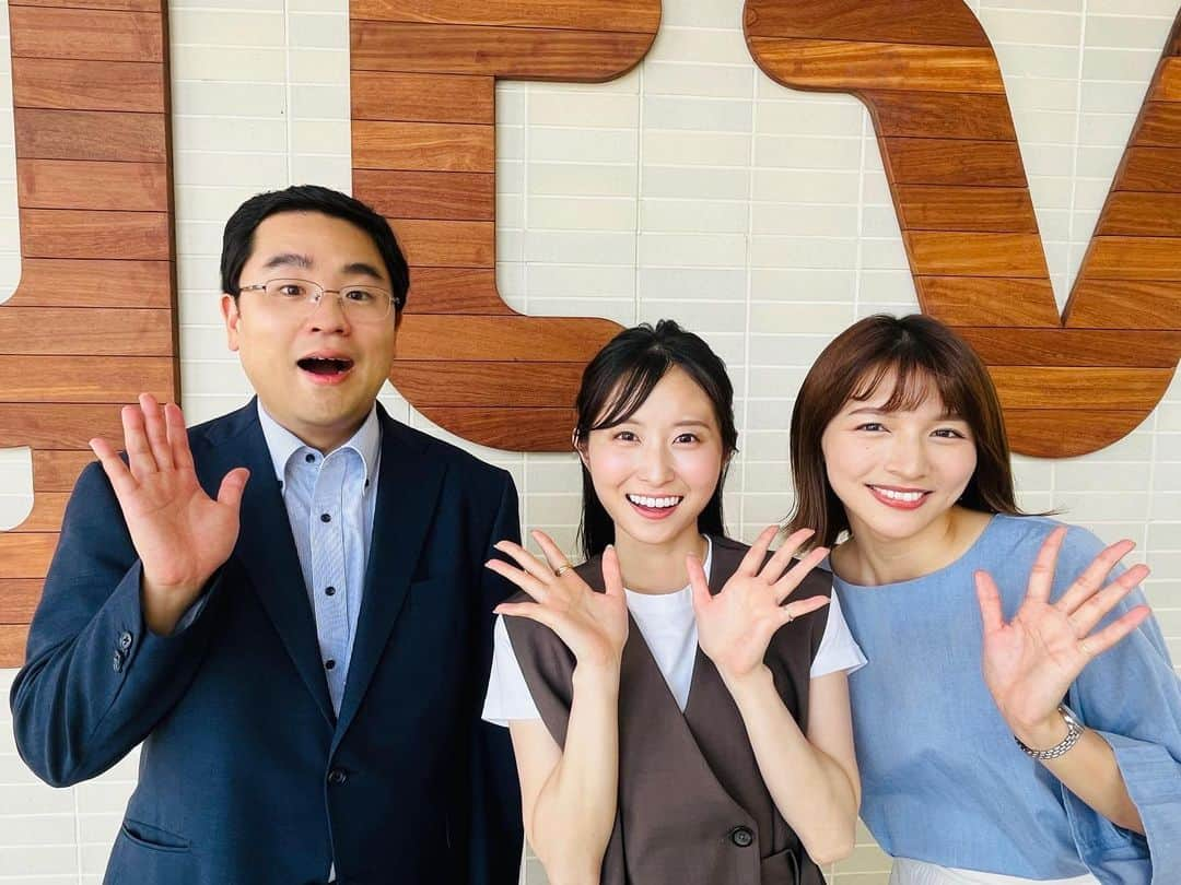 MBSアナウンサー公式のインスタグラム：「📺 ウラオモテレビ更新しました！  なんと今回は 読売テレビアナウンサーYouTubeと 初コラボ！！  ytv佐藤佳奈アナに 読売テレビの社屋を 案内してもらいました！  立田アナ、虎谷アナ、 中谷アナも登場！  大きくて眺めのいい社屋に 清水福島両アナは 終始「いいなぁ。」と呟くばかり。  うらやまシー超えて うらやまディー！ 隣の芝生が 青すぎて青すぎて震える！  プロフィール欄のリンクから ぜひご覧ください！  ytvのチャンネルでは 諸國アナと立田アナが MBSを来訪する様子が 見られますよ！ そちらも合わせてどうぞ！  #アナウンサー #YouTube #読売テレビ #さかなちゃん #うらやましい #うちにはうちの良さがある  #よそはよそうちはうち  #おにはそとふくはうち」