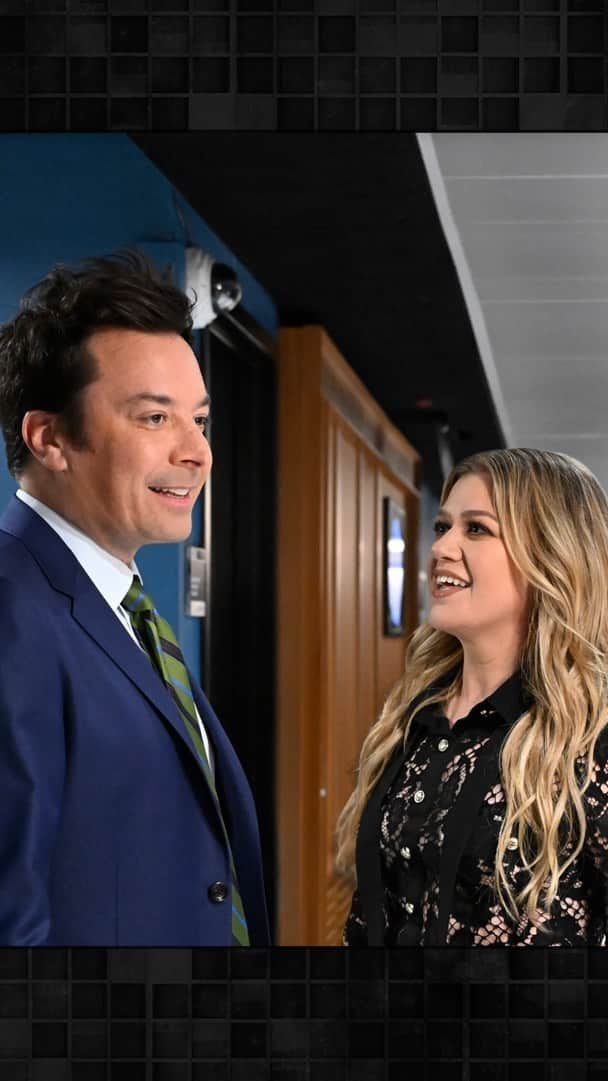 ケリー・クラークソンのインスタグラム：「@kellyclarkson is here (literally)! 🤩 #FallonTonight @kellyclarksonshow」