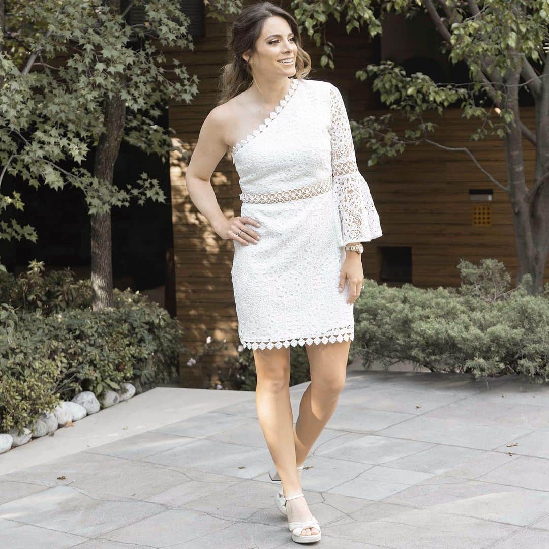 ギャビー・ロペスのインスタグラム：「💍👰🏽‍♀️🤍 gracias por una tarde inolvidable @gbutronb @alebgrt tía Adriana 🫶🏼  Ya casiiiiiiiiiiii @sant.carranza😍  @maestrodobelmexico #MaestroDobelMexico」