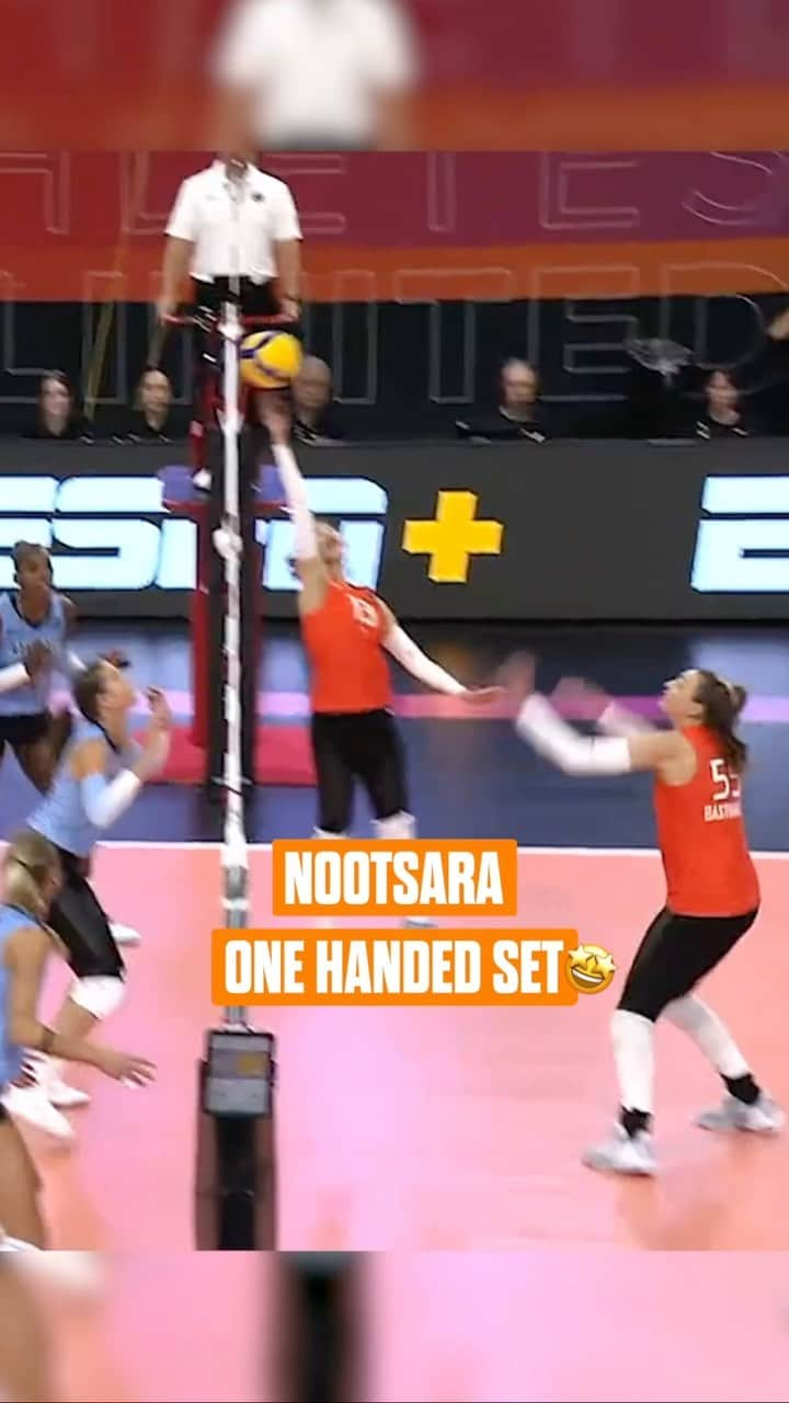 ヌットサラ・トムコムのインスタグラム：「Beautiful connection from Nootsara to Bastianelli 😍  #AUVB | 📺 ESPN+」