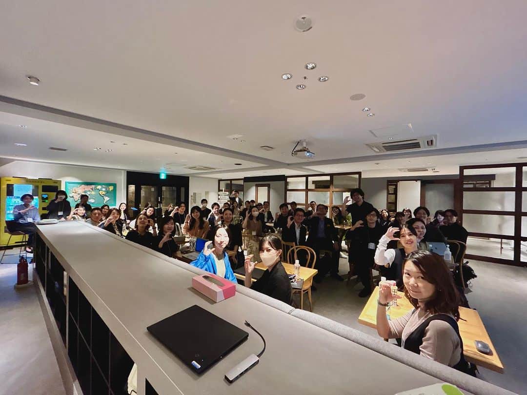 森川亮さんのインスタグラム写真 - (森川亮Instagram)「化粧品会社のマーケティング担当の皆さんを集めたSNS勉強会を開催しました。大盛況でした。次回も楽しみ。」10月14日 9時16分 - moriakii