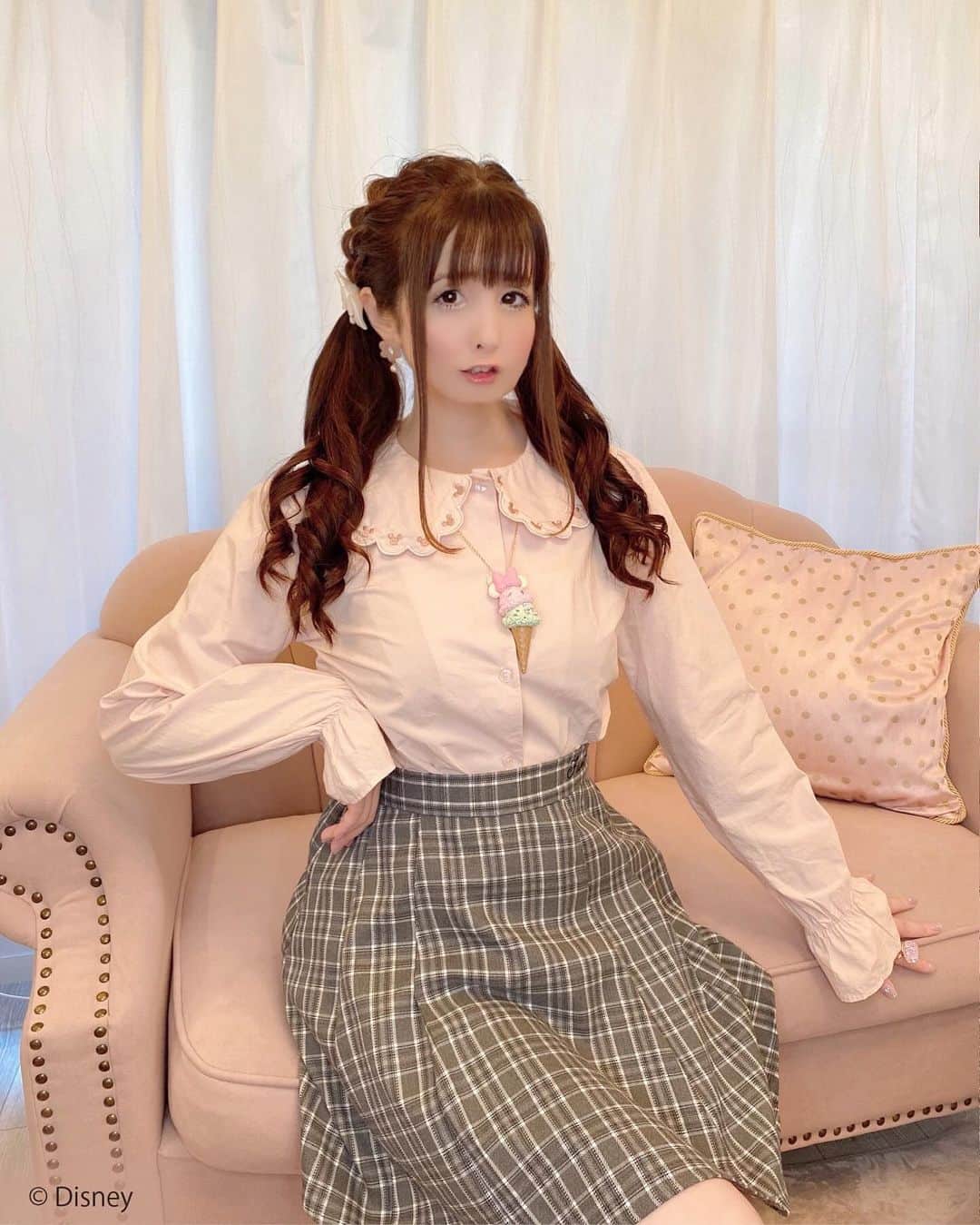 伊藤芽衣のインスタグラム：「Kawaii☆Stars ♡Disney Collection♡ ⁡ アクセサリーとブラウスを 合わせてコーディネートしてみました♪ 是非合わせてお迎えしてください♡ ⁡ #カワスタ　#ラフォーレ原宿 #disney #ミッキーマウス #ミニーマウス」