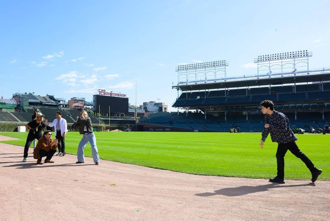 ヤニ・ゲルマンさんのインスタグラム写真 - (ヤニ・ゲルマンInstagram)「What a rush walking out onto #wrigleyfield ! Truly an experience I will never forget. Thank you so much for the amazing hospitality @cubs - as a @bluejays fan I see no conflict in cheering for you to do well in the National League (though if we meet in the World Series I respectfully must support my home team)  #departingseniors #chifilmfest #cubs #darkskyfilms」10月14日 0時22分 - yanigellman