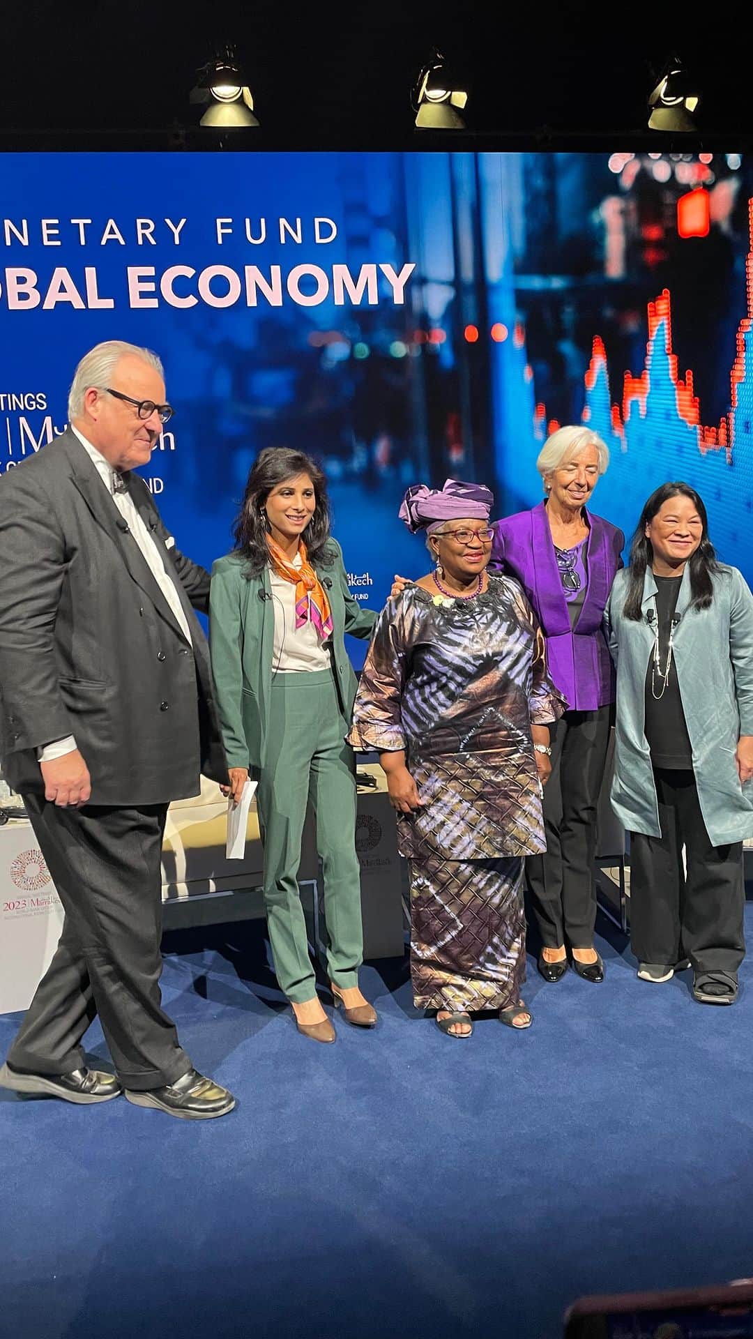 クリスティーヌ・ラガルドのインスタグラム：「Our aim, our mission is to return inflation to 2% medium term, and we will.  #IMFMeetings」