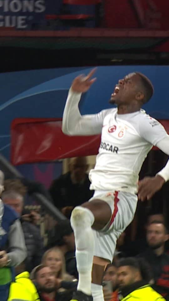 UEFAチャンピオンズリーグのインスタグラム：「GalataZaha 👊  #UCL」