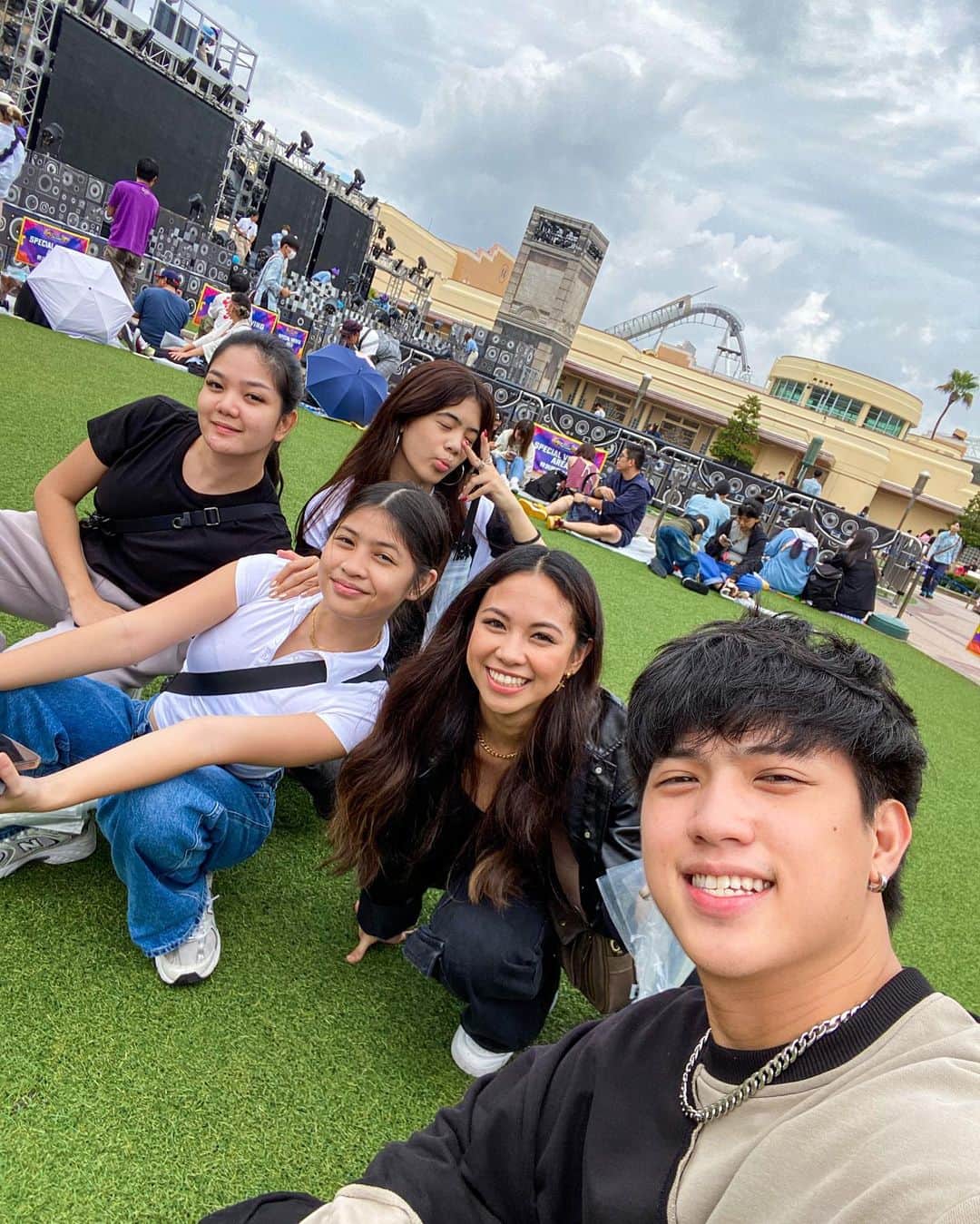 Ranz Kyleさんのインスタグラム写真 - (Ranz KyleInstagram)「Amazing time with my girl and siblings at universal studios 🇯🇵」10月14日 0時41分 - ranzkyle