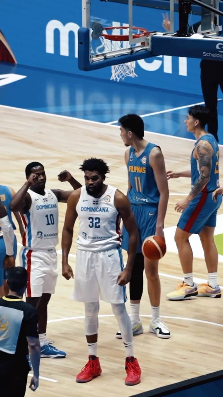 のインスタグラム：「The finish 💯  The flex 💪   #FIBAWC」