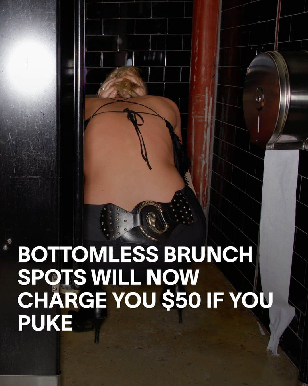 VICEさんのインスタグラム写真 - (VICEInstagram)「Ever since the swarm of bottomless brunches hit Europe and the US, servers have had to contend with groups of overzealous tourists puking cheap sparkling wine all over their restaurant at 11am on a Sunday. Now, in response to the public sick-ups, some brunch spots are charging "vomit fees" on top of the cost of unlimited booze. ⁠ ⁠ Oakland-based Kitchen Story is one of these restaurants—but since posting the warning sign about the extra vomit fee, co-owner Chaiporn Kitsadaviseksak said that the restaurant hasn’t had to charge. "It was really tough cleaning. People were scared with COVID. And this was happening a lot. My workers don't want to do that. It got better. Now [customers] know they have to pay. They understand," he said. ⁠ ⁠ That said, be an adult. Stop drinking before you start puking. Happy weekend!」10月14日 1時01分 - vice