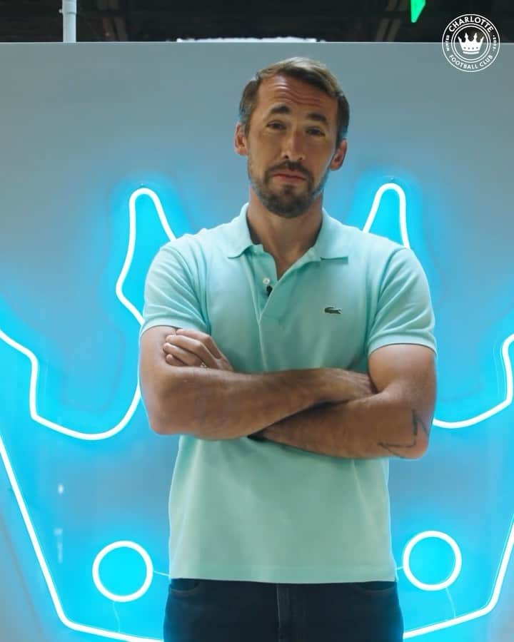 クリスティアン・フックスのインスタグラム：「He’s Back.   @fuchs_official hit the phones, again. He’s a pro. 📞  (just stop breaking things 🫠)」