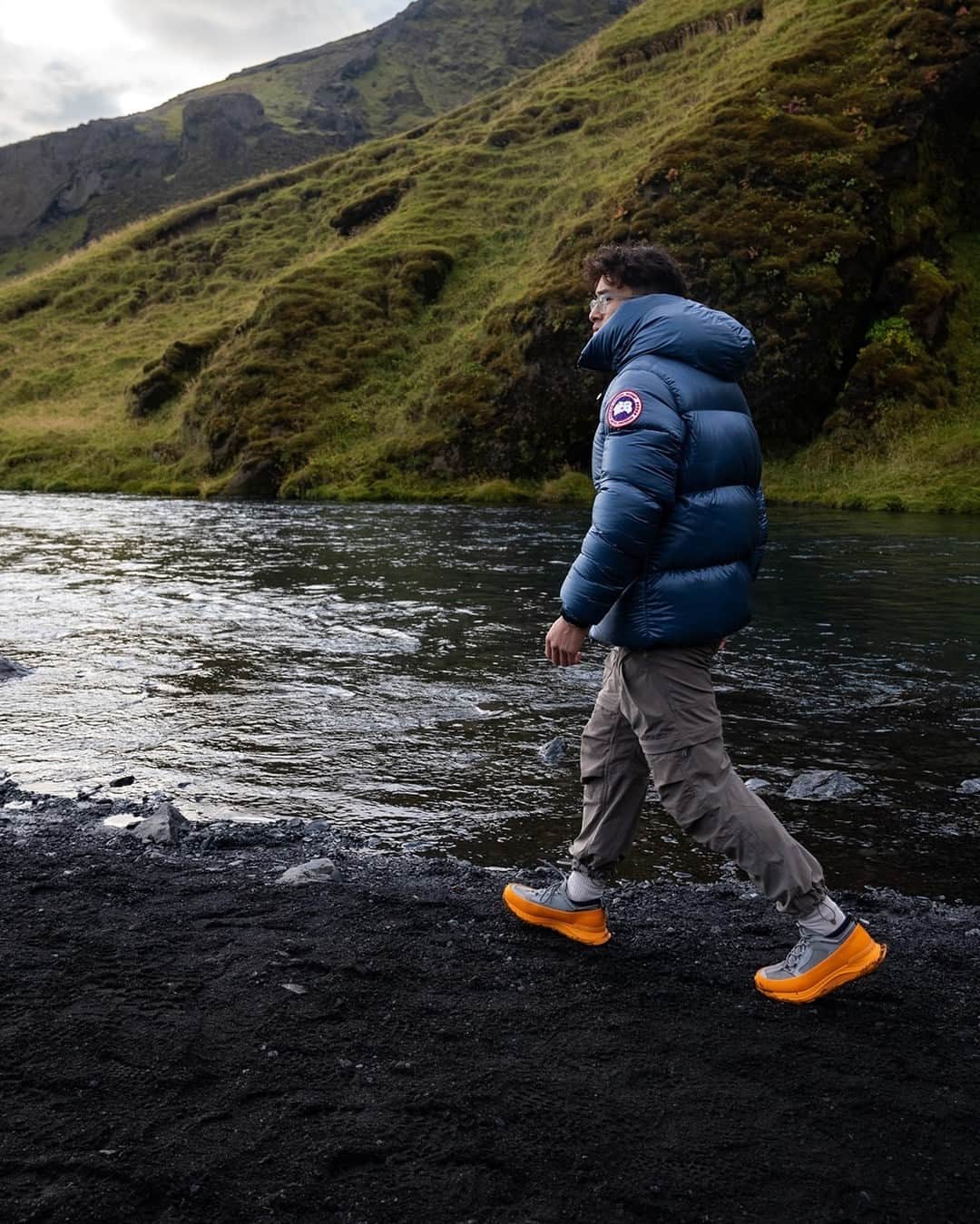 カナダグースのインスタグラム：「Come along as we venture into the land of fire and ice; with each step we explore Iceland’s untamed landscapes. #LiveInTheOpen #CGFootwear」