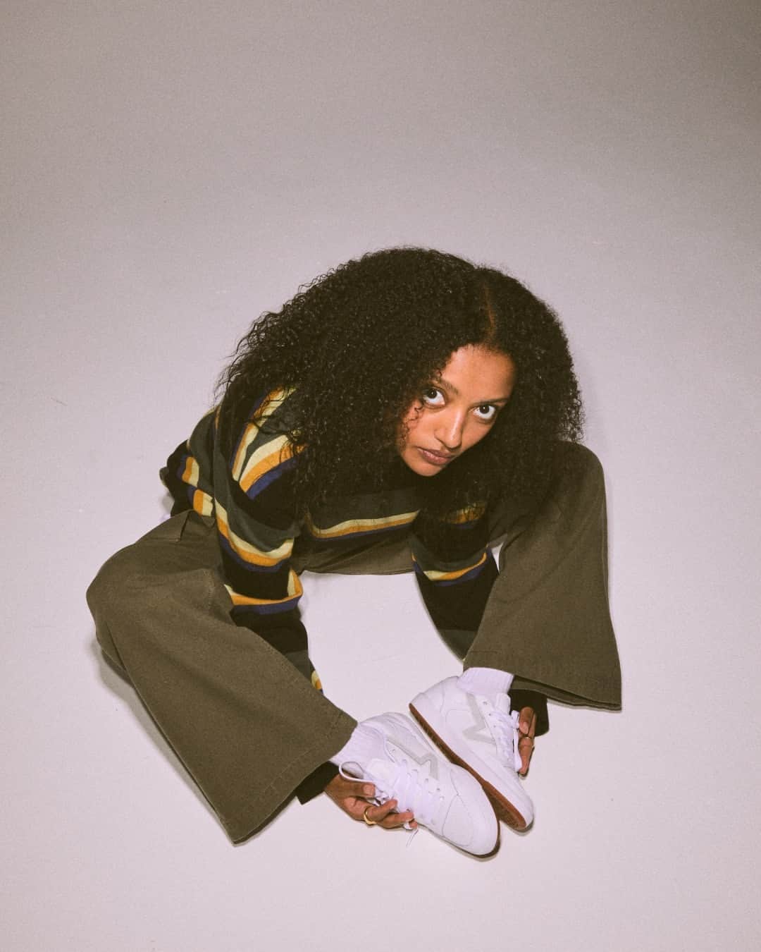 vans girlsのインスタグラム：「An archival 80s silhouette for modern day style. Find the Lowland at the link in bio.」