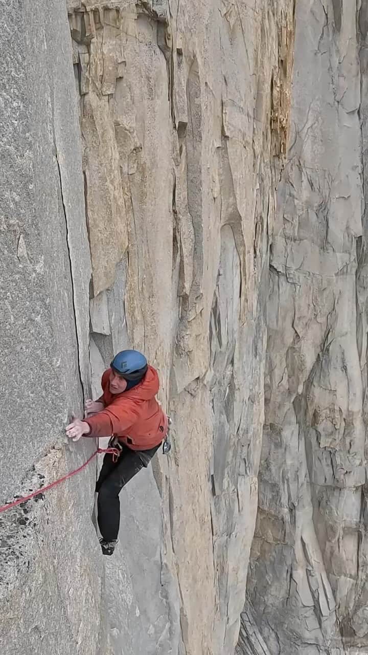 patagoniaのインスタグラム：「Gastronomic Big Wall Climbing in Patagonia.   Tyler Karow (@tylerkarow), Cedar Christensen, and Imanol Amundarain make a team free ascent of the South African Route in Torres del Paine, Chile over 12 days.   Despite their typical vigilance for going light, they opted to splurge on quite a few luxuries including 3 liters of wine and a mini cast iron oven that they used to bake muffins, empanadas, and pizzas daily in their portaledges.  Watch the full film through link in bio.   #vidapatagonia」
