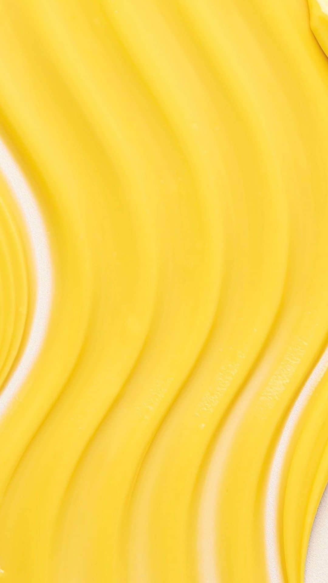のインスタグラム：「Turmeric Glow Foaming Cleanser is so much more than a deep-cleaning face wash. It contains potent, organic botanicals that leave your skin soft, smooth + radiant 💫  🌱 Turmeric brightens and improves skin tone  🌱 Aloe deeply moisturizes, soothes and nourishes  🌱 Natural Sugar Complex helps bind moisture to skin for instant hydration 🌱 Noni Fruit promotes skin’s natural radiance」