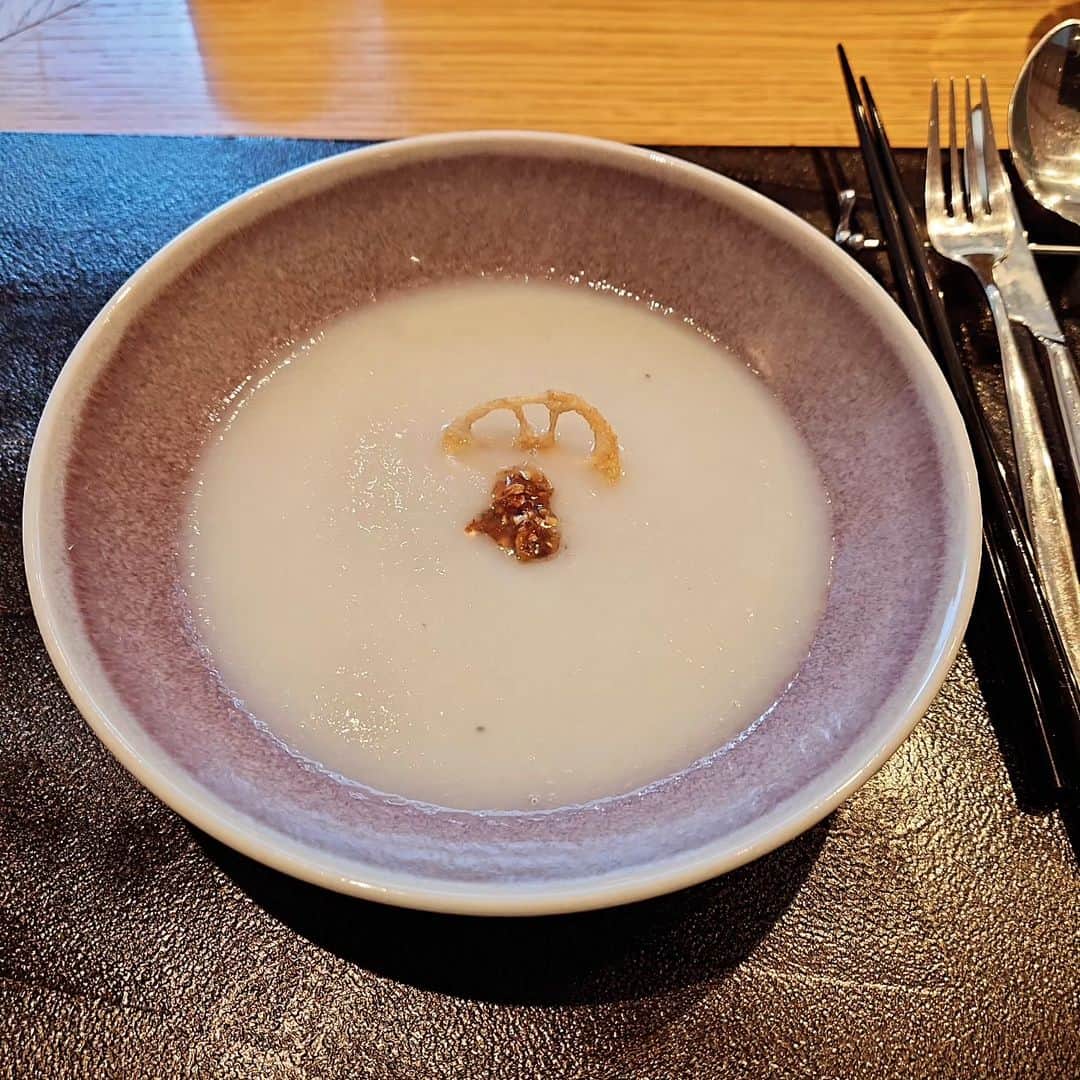 武東由美さんのインスタグラム写真 - (武東由美Instagram)「吉祥寺　こころダイニング　薬膳セミナーに行って来ました @cocoro.dining  10クラスぐらいあるのかな？ すぐにいっぱいになってしまいます  今回体調くずした後だったので 最初のスープがでてきた時は優しい味に感激！  #武東由美 #モト冬樹#こころダイニング #薬膳料理教室 #薬膳レシピ ##シニア女子 #シニア女子 ##しにあ #吉祥寺クッキング ##吉祥寺」10月14日 1時12分 - pochalime12