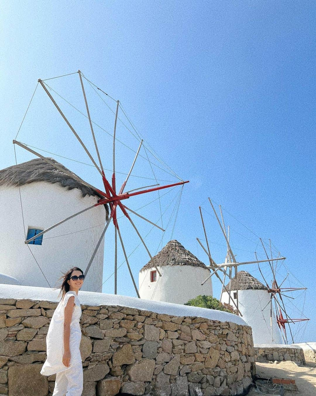 Remiさんのインスタグラム写真 - (RemiInstagram)「obsessed with blue × white in Mikonos🇬🇷 ブルーと白の虜になる島☁️🦋🫐  1-2 #パラポルティアニ教会 #PanagiaParaportiani 3-4 #カトミリの風車 #TheWindmills #KatoMilli 5 #セントニコラス教会 #stnicolaschurch   ------------ 📍#Mikonos #Greece #🇬🇷  ⚓️ @norwegiancruiseline  👨‍👩‍👧‍👦 @hh.channel2023  🗓 2023.10.3-13  #ミコノス島 #ギリシャ旅行 #ギリシャクルーズ #クルーズ旅  #ノルウェージャン #ヨーロッパクルーズ #地中海クルーズ #エーゲ海クルーズ #子連れクルーズ #子連れ旅行 #mikonos #mikonosisland #norwegian #ΠαναγίαΠαραπορτιανή #norwegiancruiseline #norwegianbreakaway #cruise #cruiselife #familycruise #remi_world2023」10月14日 1時16分 - remi_912