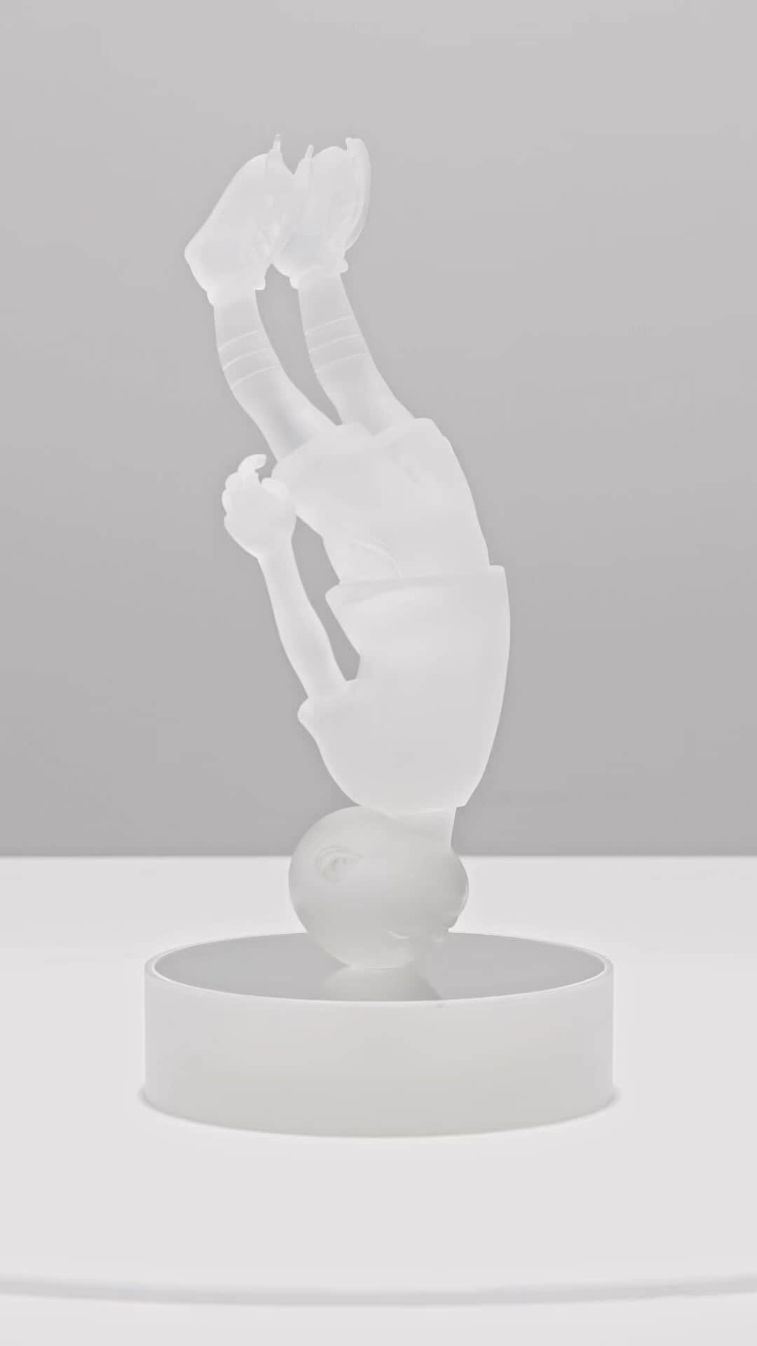 ジェームス・ジーンのインスタグラム：「Available NOW on @avant.arte, Descendent - Lucid Dreamer. My first timed edition sculpture, in frosted resin and mirrored glass. Individually numbered and delivered in a bespoke wooden box with a signed certificate of authenticity. Ends October 19 at 9:00 PT ⏳」