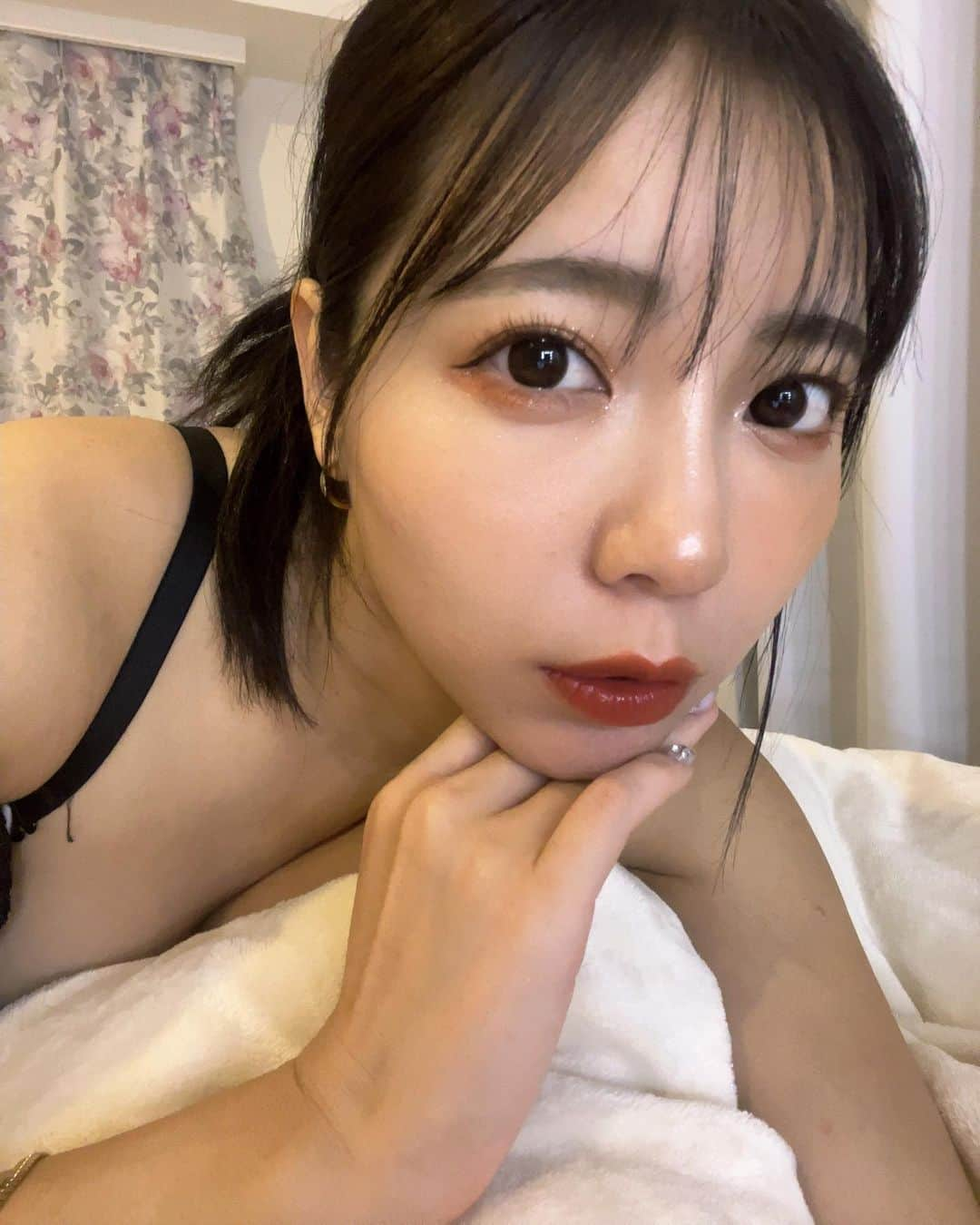 吉澤友貴のインスタグラム：「引きこもりすぎて他撮り写真無さすぎる🤳」