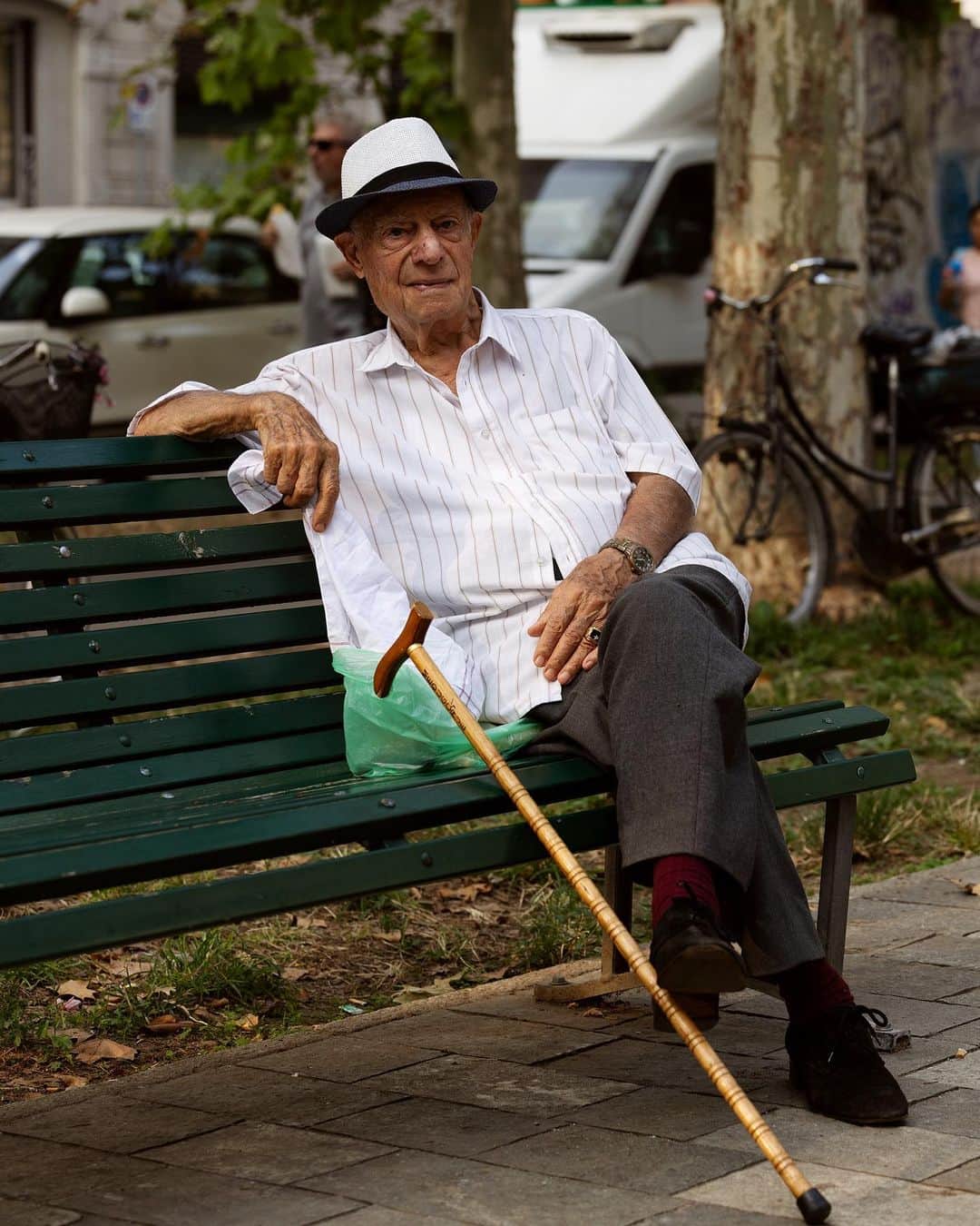 スコット・シューマンのインスタグラム：「Watching the sciura of yesterday playing bocce was this fine gentleman! Milan (of course)」