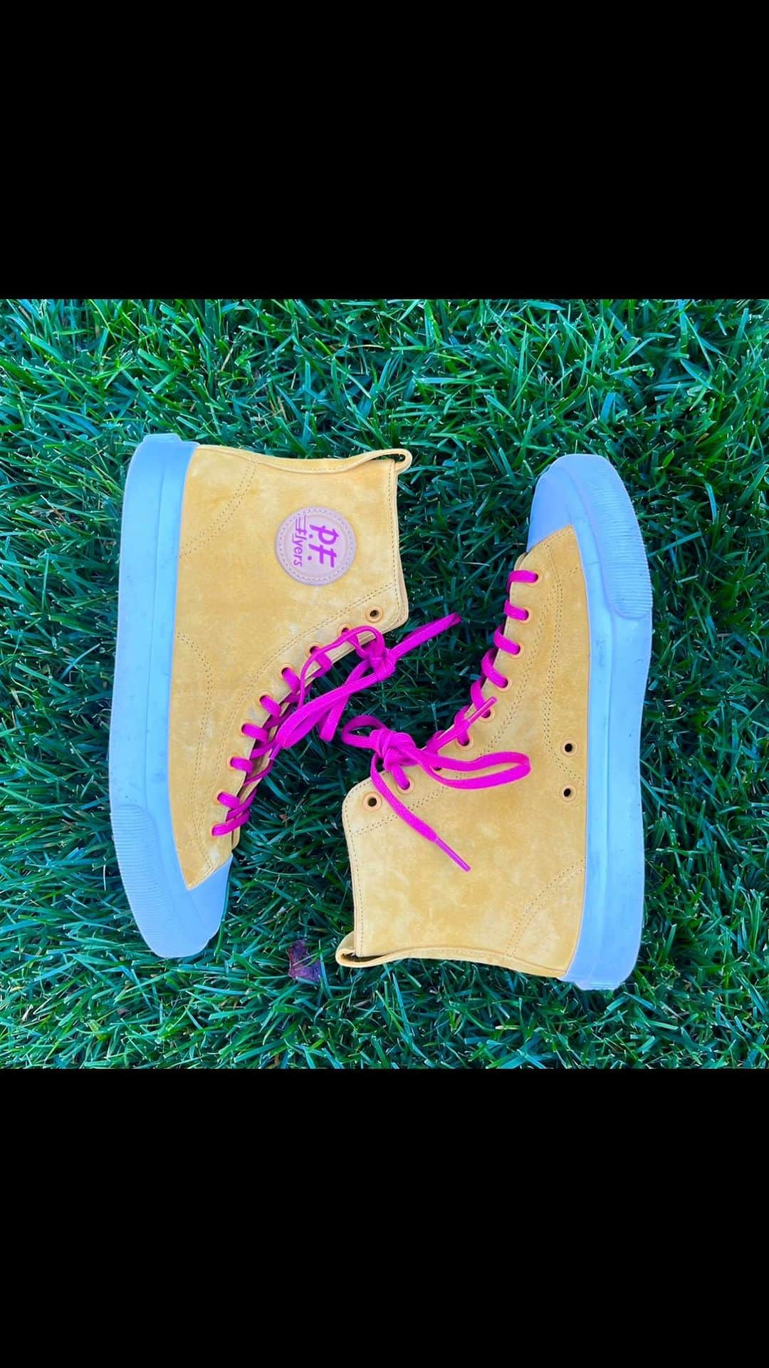 PFフライヤーズのインスタグラム：「LOVE my new @pf_flyers !!! #sneakerunboxing #pfflyers #fallfashion」