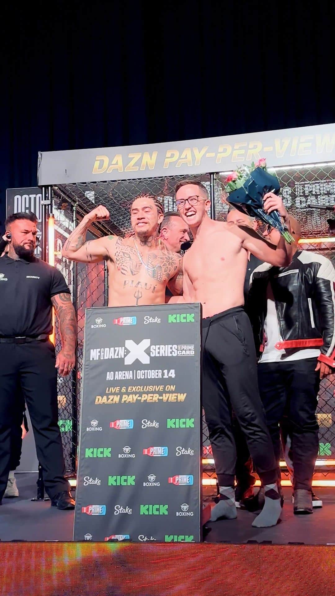 Whindersson Nunesのインスタグラム：「Two men aiming to become Misfits stars 🔥  @whinderssonnunes and @mymatenate go face-to-face for the final time 💪  Watch The Prime Card on @daznboxing PPV 👉 www.dazn.com/MisfitsBoxing  #KSIFury | #PaulDanis | October 14 | @mf_daznxseries | @drinkprime | @kickstreaming」