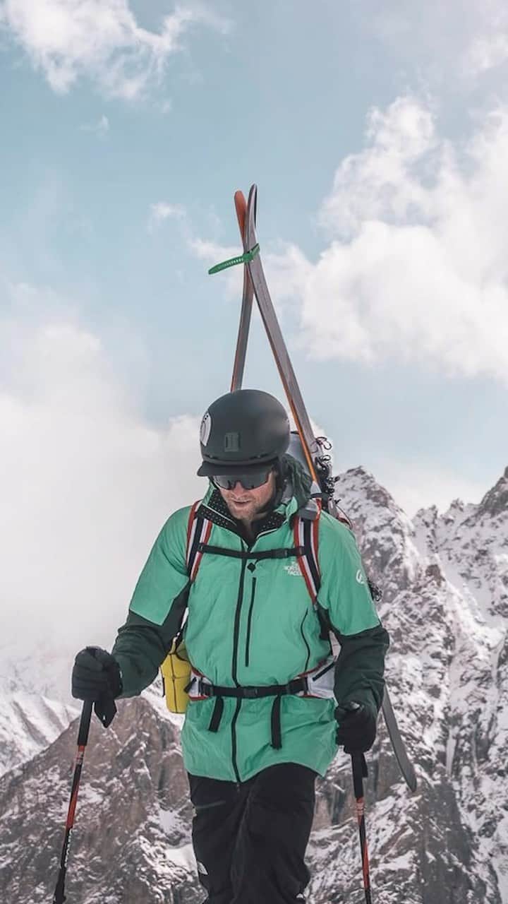 のインスタグラム：「When @nickmcnutt packs for backcountry skiing, our Summit Series gear is at the top of the list. Here’s what he throws in a bag…  ➡️ Summit Series Breithorn 50/50 Jacket ➡️ Lucky socks from @conrad_anker  ➡️ The North Face Patrol Inferno Gloves  ➡️ The North Face Snomad Backpack ➡️ Spare set of goggles   Ready to get out there? Start with the Summit Series collection at the link in bio.  #WhatToWear #NeverStopExploring」
