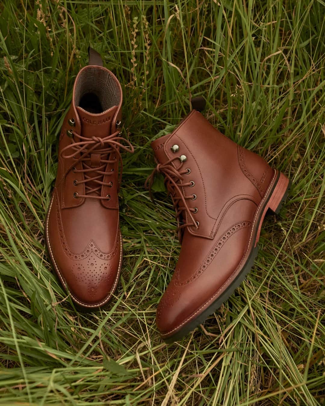 Cole Haanのインスタグラム：「Get ready to roam in the season’s rugged, refined, and remarkably versatile boots. Shop now at the link in bio.」