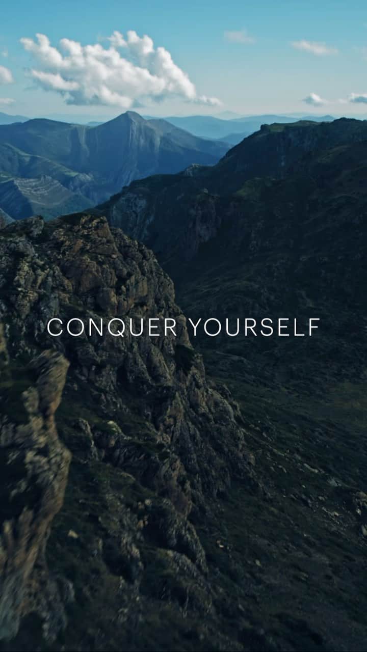 Oyshoのインスタグラム：「Ascend to the top. Conquer yourself.   New Mountain Collection AW23.  Location📍: Somiedo Natural Park, Asturias (Spain) . . . #oysho #newcollection」