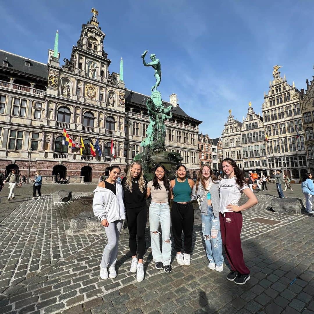 エリー・ブラックのインスタグラム：「We 🖤 Antwerp! So glad to be able to experience Worlds as well as this beautiful city with this team and so proud of what we’ve been able to accomplish together. On to the next!」