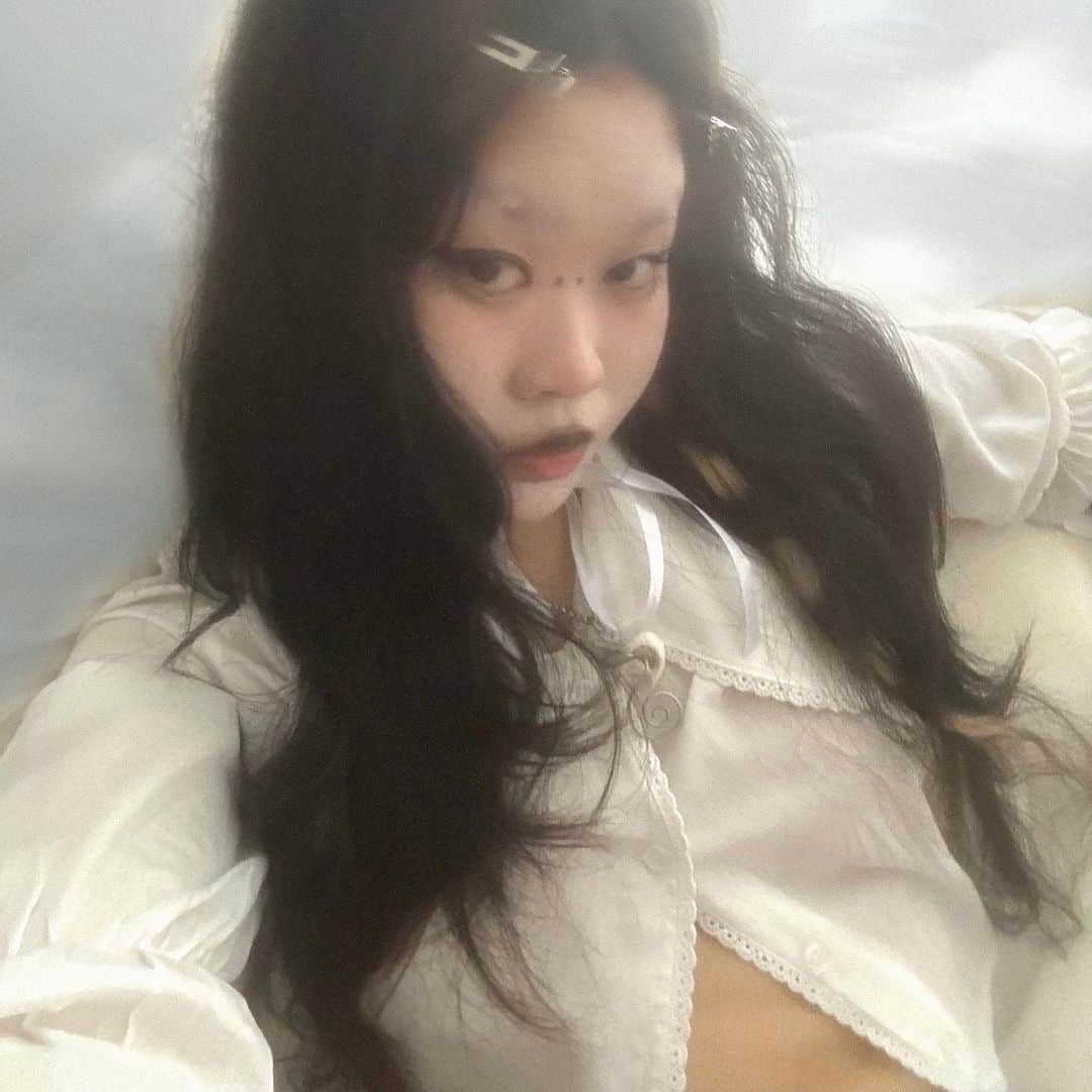 UNIFのインスタグラム：「Bronte Top @butterkhy」