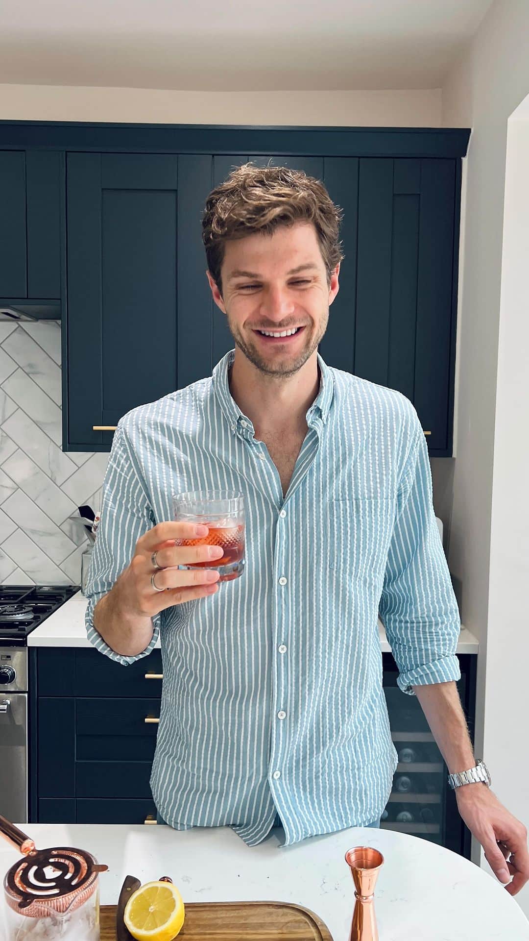 のインスタグラム：「Rosita - a bit like a negroni with tequila - perhaps better??? 1.5oz @dobeltequilauk Anejo  0.5oz @campariuk  0.5oz @vermouthdolin white 0.5oz @vermouthdolin red 2 dashes @angosturahouse bitters Ice into your mixing glass, followed by all of your ingredients, mix, stain, garnish the lemon, enjoy!」