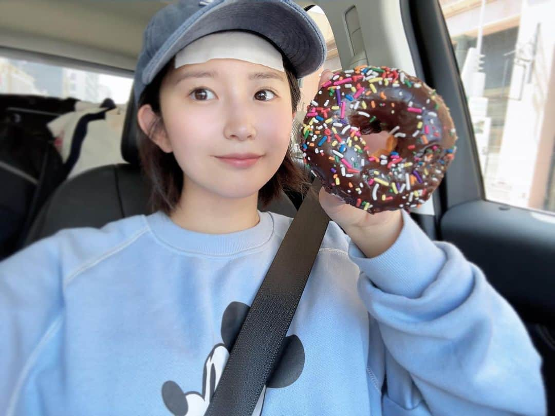 深田結梨（浅田結梨）さんのインスタグラム写真 - (深田結梨（浅田結梨）Instagram)「😋🍩  #かわいくて  #おいしすぎました  #口にチョコついてますけど  #ゆーりまん引退 #冷えピタ大好き  #ヴィーガンスイーツ  #vegan  #donuts  #usa  #california」10月14日 2時43分 - yuuriman_