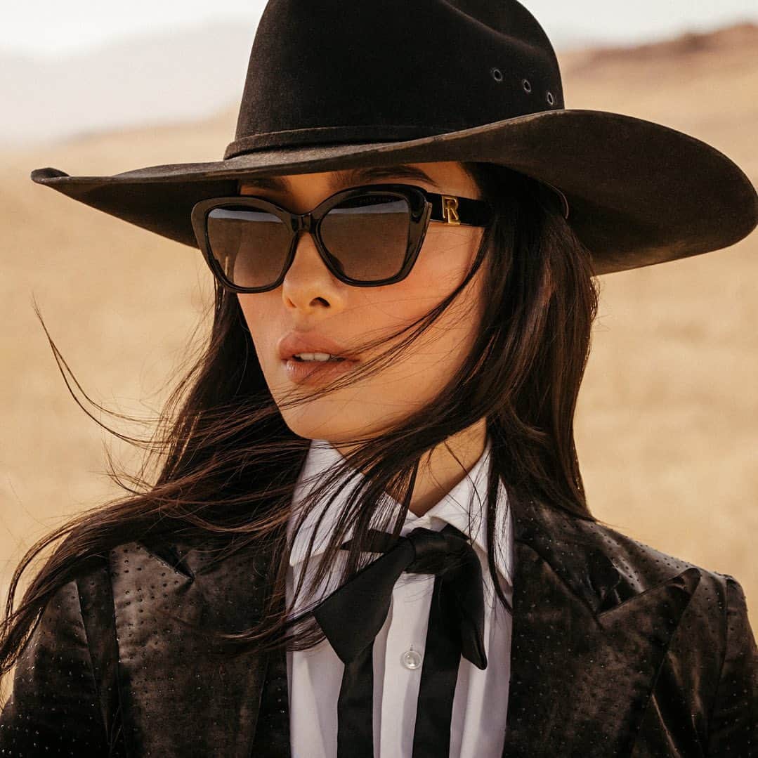 V Magazineさんのインスタグラム写真 - (V MagazineInstagram)「Surrounded by the beauty of natural landscapes, model @feifeisun celebrates her ever-changing style with the RL Stacked Eyewear Collection.  Discover the new range of eyewear by @RalphLauren now at the link in bio.」10月14日 2時44分 - vmagazine