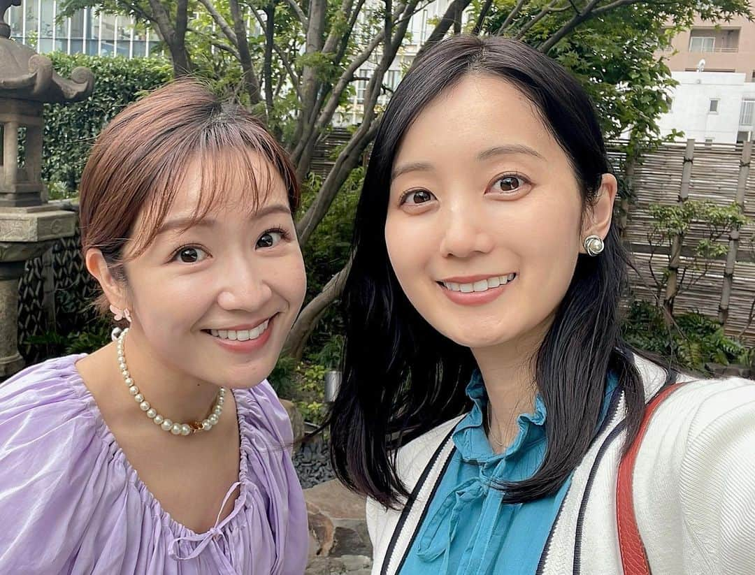 長野美郷さんのインスタグラム写真 - (長野美郷Instagram)「出発前に、会えました！✨ 彩香ちゃん😍  これからの話を聞いていたら 私までワクワクしてきました🤭 挑戦、カッコいい！ 次はいつ会えるかなぁ🥹  心からのエールを送りつつ✨  2枚目は奇跡的なくらいタイミングの悪いわたくし。w  #小野彩香 ちゃん #素敵な後輩 #がんばってね #挑戦する気持ち いつまでも持っていたいものですわたしも #それはそうと #大事な写真で目をつむる という衝撃 #長野美郷」10月14日 2時49分 - misato_nagano_1127