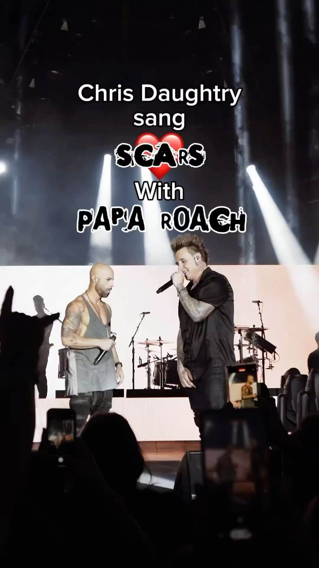 クリス・ドートリーのインスタグラム：「#Repost @paparoach   Last night we had the pleasure of singing SCARS with the one and only @chrisdaughtry in Nashville during #TheRevolutionsLiveTour  🎥 @brysonroatch 🔈 @bryancampbell #paparoach #chrisdaughtry #livemusic #musicheals」
